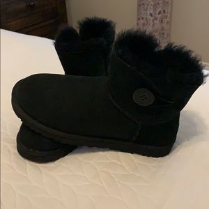 Ugg Short Black Boots Size 8